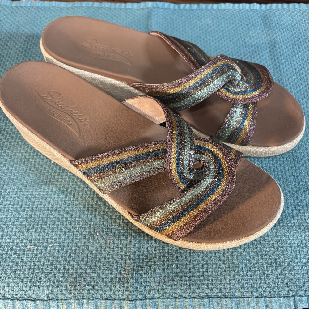 Skechers Archfit Women's‎  Slip On Sandals Size 10 Metallic Straps Comfort Heel